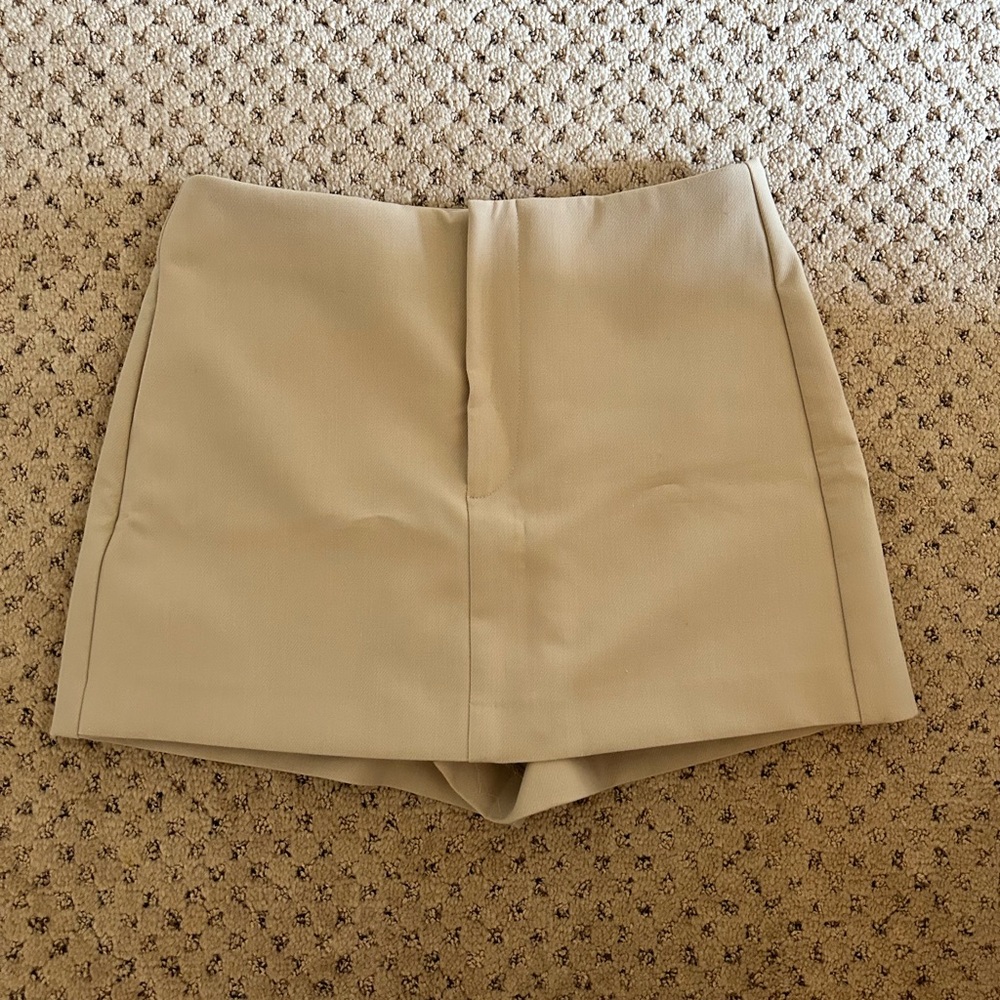 Zara beige skort size small